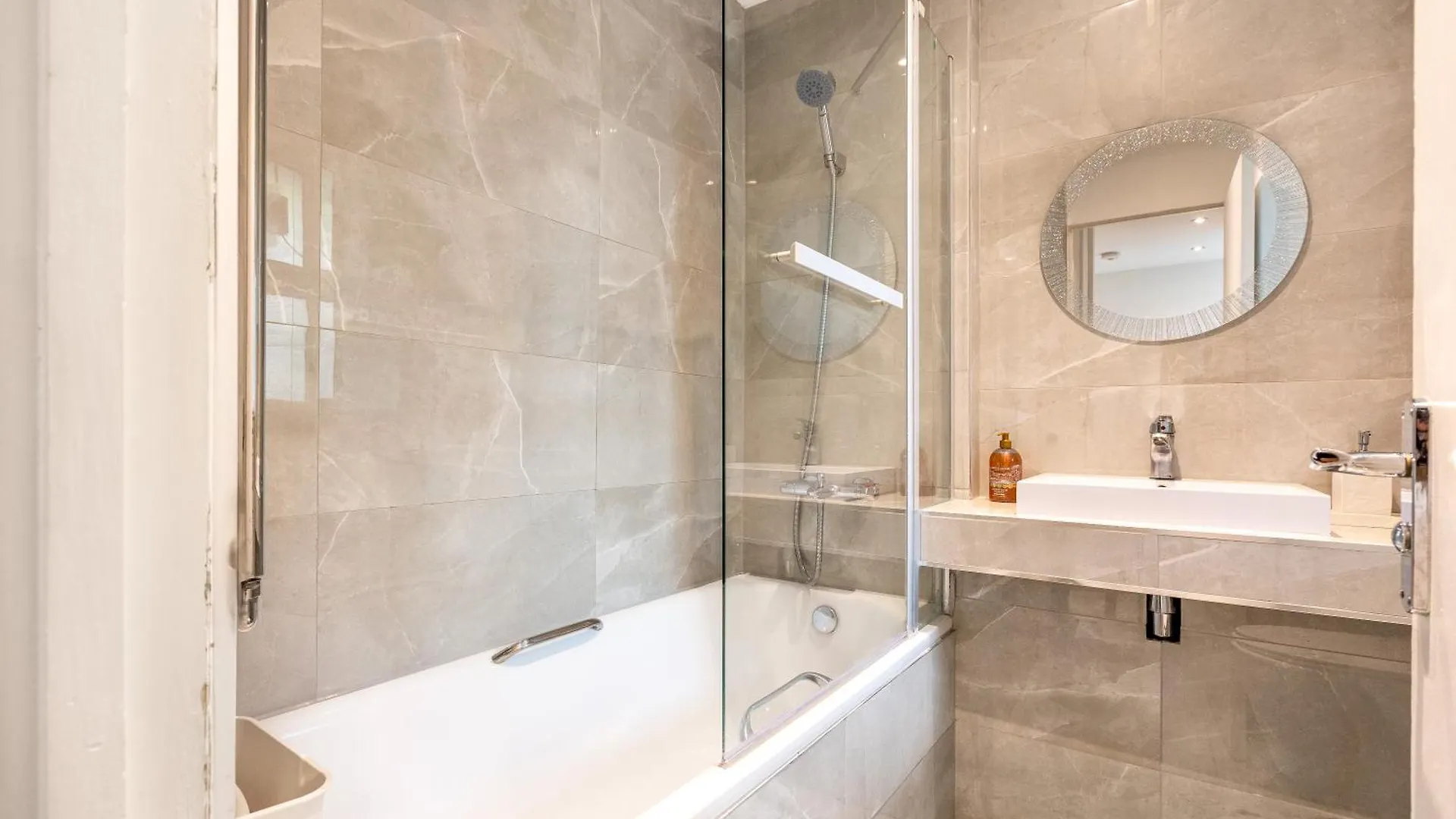 Central Studio With Private Garden, 2Min Tube London Apartment